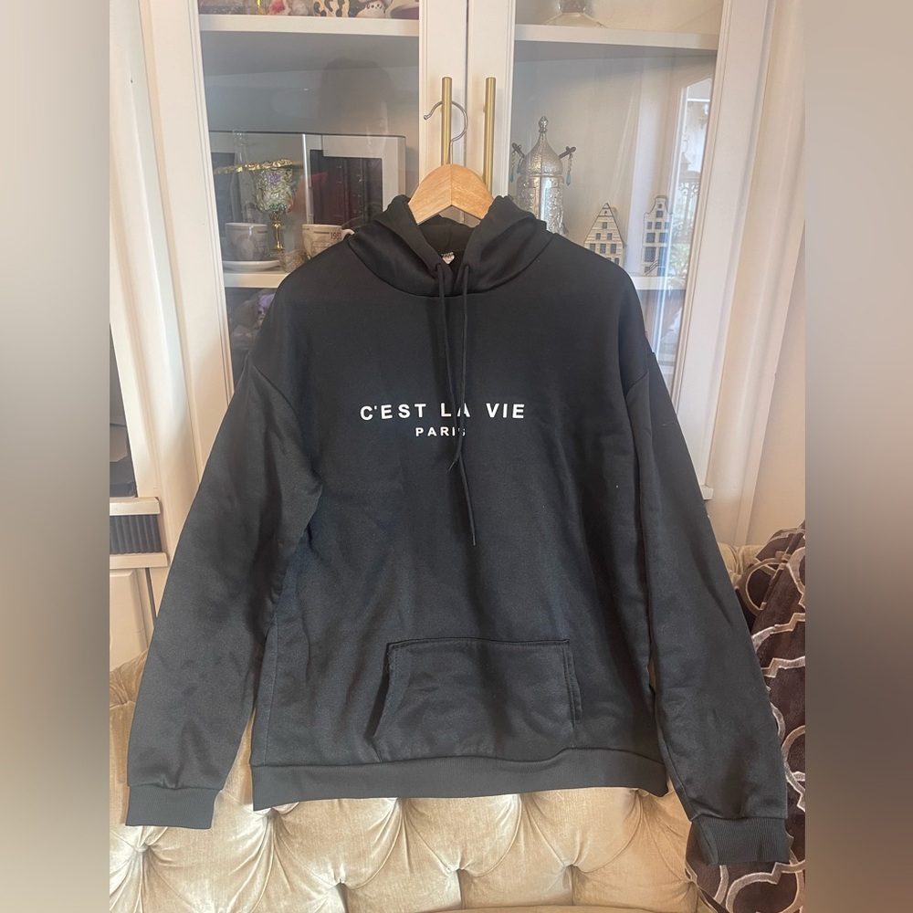 Black C’est LA Vie Paris sweatshirt. Size 2XL